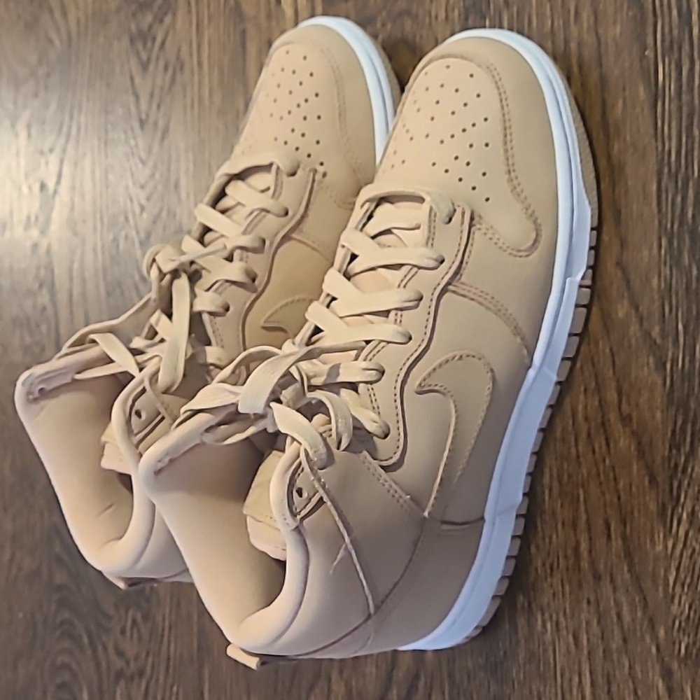 Nike Women's high top dunks tan and white, NWT (no box), size 6.5, 7, 8